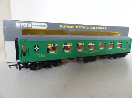 Wrenn W6007 2nd Class Pullman Coach - SR Green