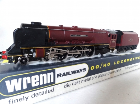Wrenn W2226 "City of London"  Locomotive - BR Maroon - Mid P3 Issue