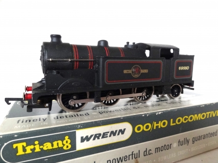 Wrenn W2216 N2 0-6-2 Tank Locomotive - BR Black - Late P2 Triang/Wrenn Issue