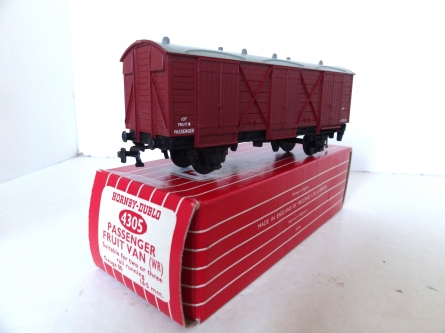 Hornby Dublo 4305  Passenger Fruit Van - WR - Maroon - W2910